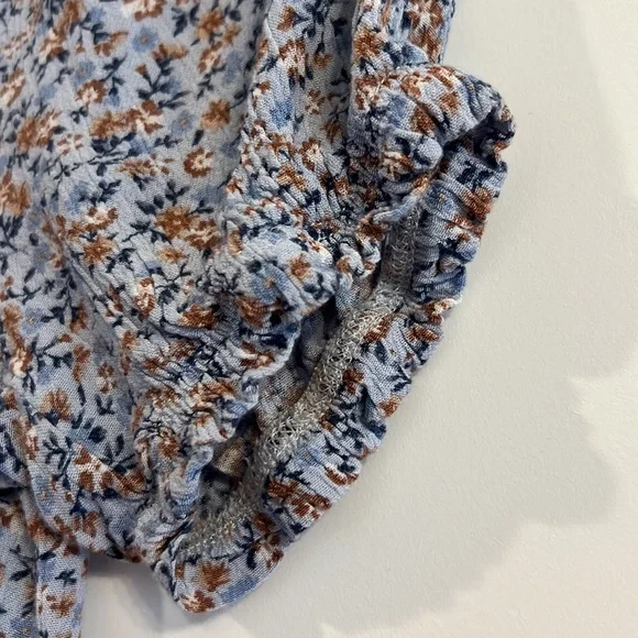 Women’s size small casual - Picture 7 of 9